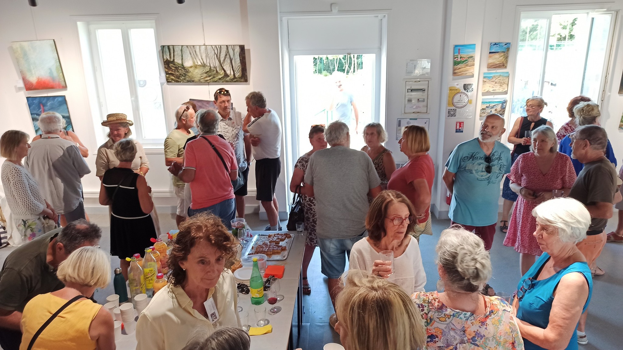 Vernissage d'une exposition des Peintres de Royan